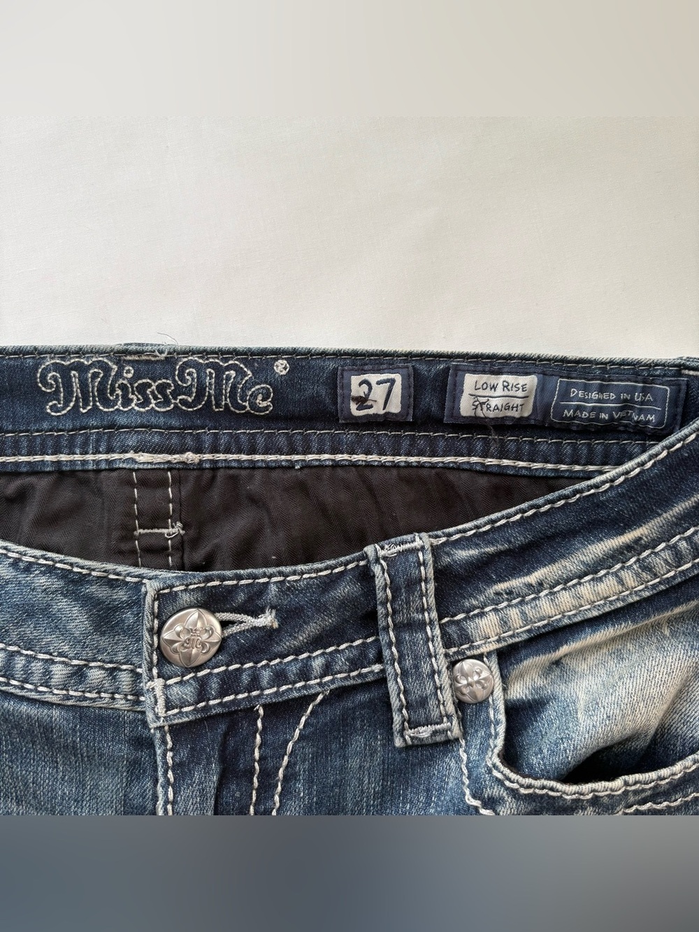 Miss Me Low Rise Straight Distressed Jeans Size 27 - Picture 5 of 8